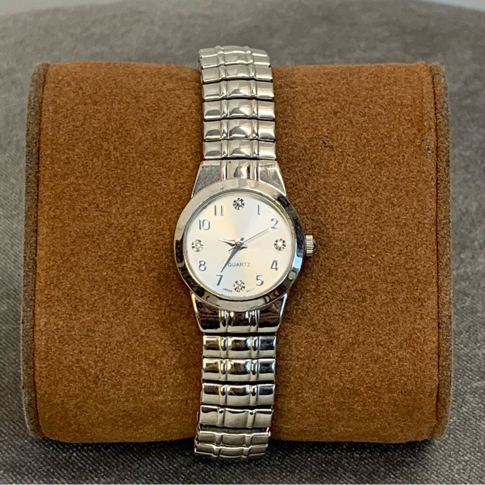 QUARTZ Stainless steel round face Japan movement stretchy band watch